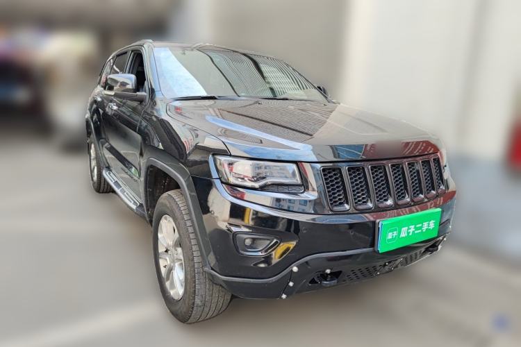 Used Jeep Grand Cherokee 2015 3.0TD Diesel Comfort Navigation Edition Front Right 45 Deg