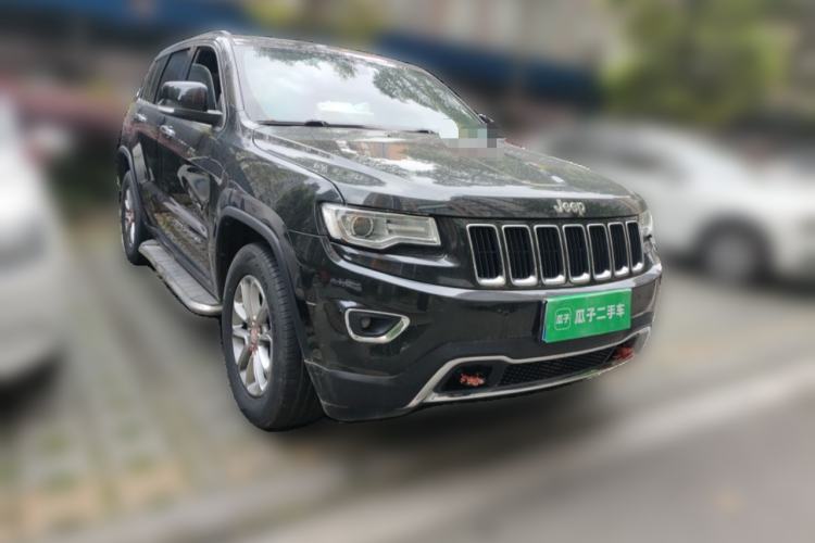 Used Jeep Grand Cherokee 2015 3.0TD Diesel Comfort Navigation Edition Front Right 45 Deg