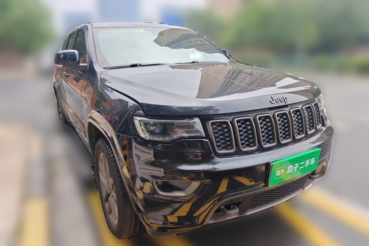 Used Jeep Grand Cherokee 2015 3.0TD Diesel Comfort Navigation Edition Front Right 45 Deg