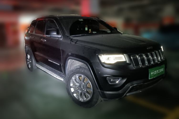 Used Jeep Grand Cherokee 2015 3.0L Comfort Navigation Edition Front Right 45 Deg