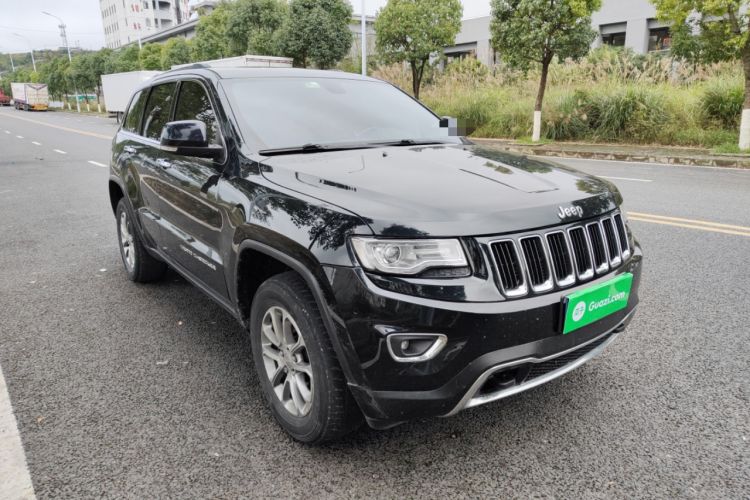 Used Jeep Grand Cherokee 2015 3.0TD Diesel Comfort Navigation Edition Front Right 45 Deg