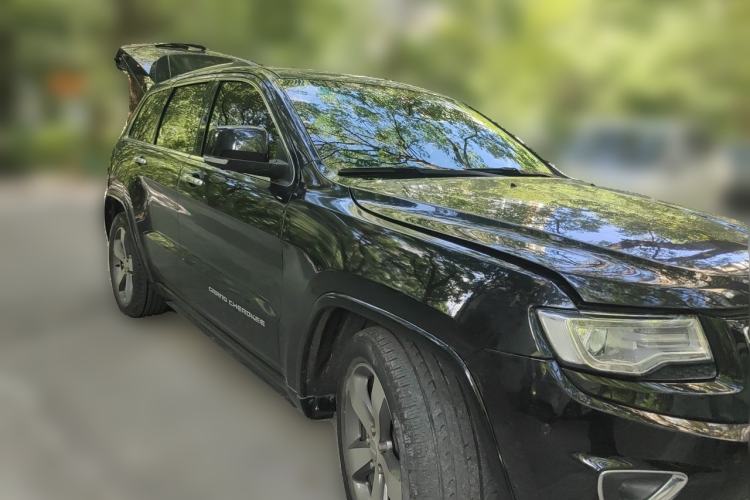 Used Jeep Grand Cherokee 2015 3.6L Luxury Navigation Edition Front Right 45 Deg