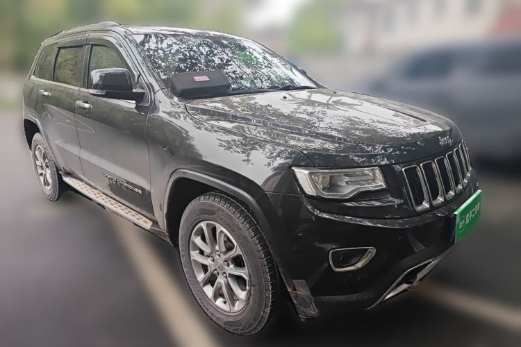 Used Jeep Grand Cherokee 2015 3.0TD Diesel Comfort Navigation Edition Front Right 45 Deg
