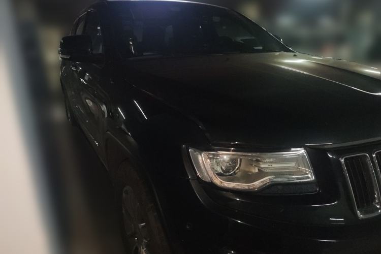 Used Jeep Grand Cherokee 2015 3.0L Comfort Navigation Edition Front Right 45 Deg