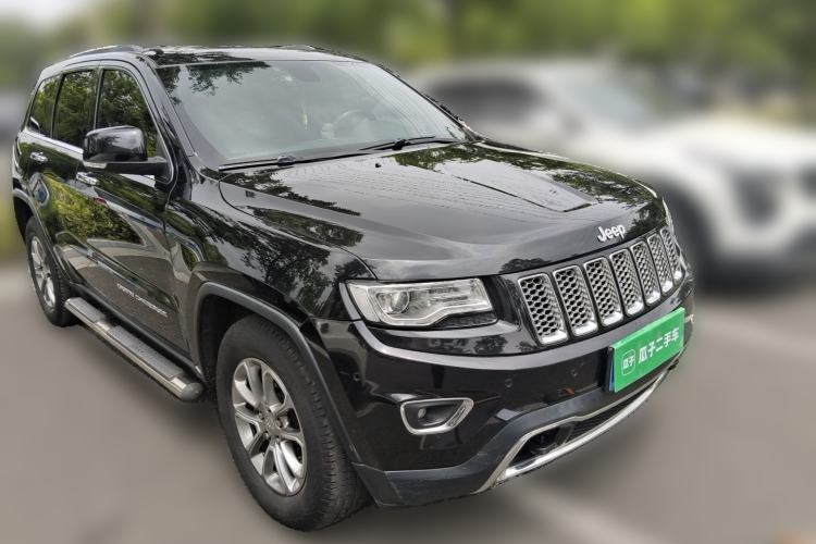 Used Jeep Grand Cherokee 2015 3.0TD Diesel Comfort Navigation Edition Front Right 45 Deg