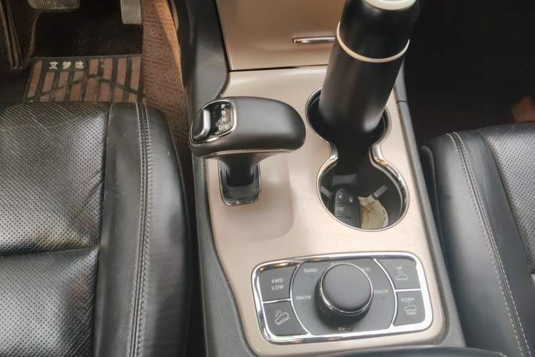 Used Jeep Grand Cherokee 2015 3.0L Comfort Navigation Edition Gear Lever