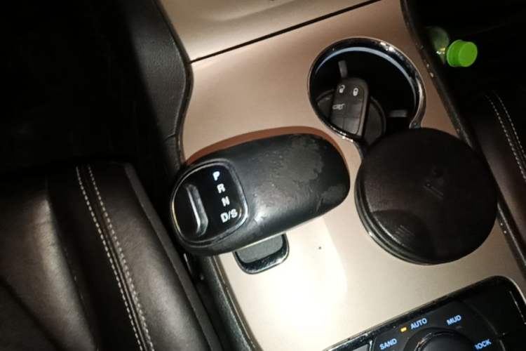 Used Jeep Grand Cherokee 2015 3.0L Comfort Navigation Edition Gear Lever