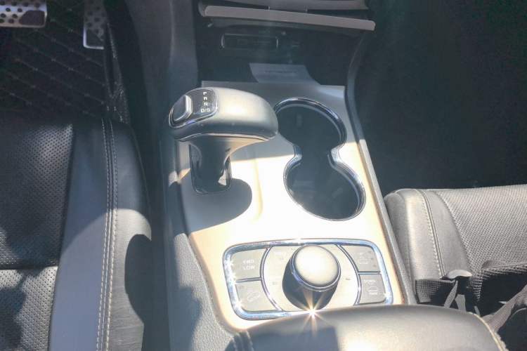 Used Jeep Grand Cherokee 2015 3.0L Comfort Navigation Edition Gear Lever