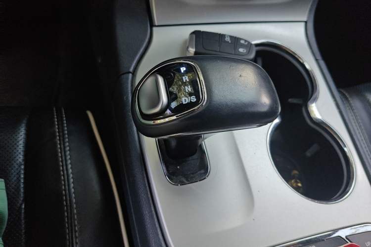 Used Jeep Grand Cherokee 2015 3.6L Luxury Navigation Edition Gear Lever