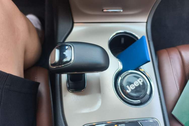 Used Jeep Grand Cherokee 2015 3.6L Flagship Prestige Edition Gear Lever