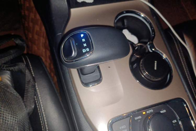 Used Jeep Grand Cherokee 2015 3.0TD Diesel Comfort Navigation Edition Gear Lever