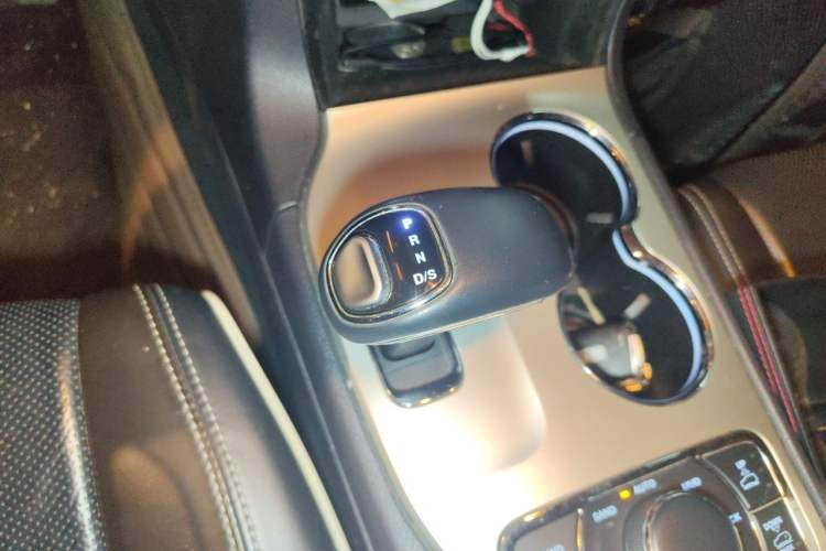 Used Jeep Grand Cherokee 2015 3.6L Luxury Navigation Edition Gear Lever