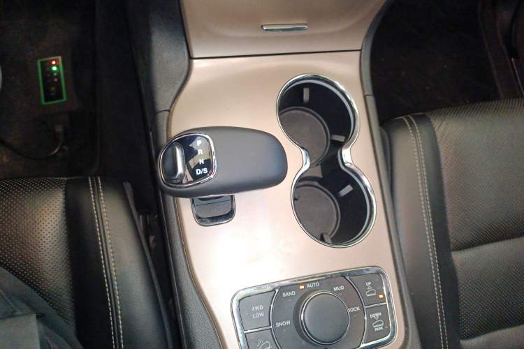 Used Jeep Grand Cherokee 2015 3.0L Elite Navigation Edition Gear Lever