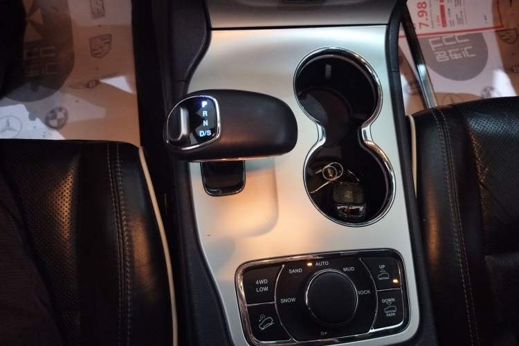 Used Jeep Grand Cherokee 2015 3.6L Luxury Navigation Edition Gear Lever
