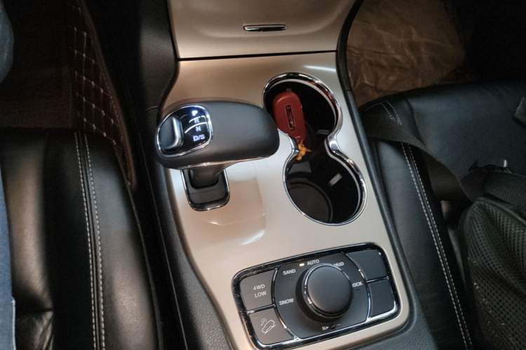 Used Jeep Grand Cherokee 2015 3.0L Comfort Navigation Edition Gear Lever