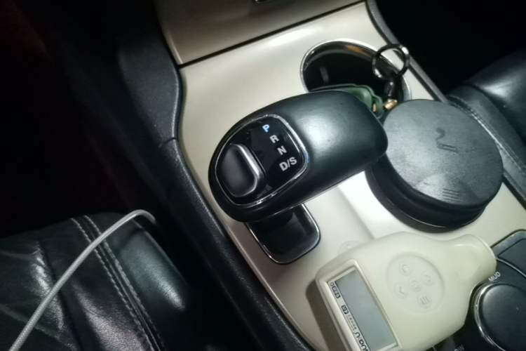 Used Jeep Grand Cherokee 2015 3.0L Comfort Navigation Edition Gear Lever