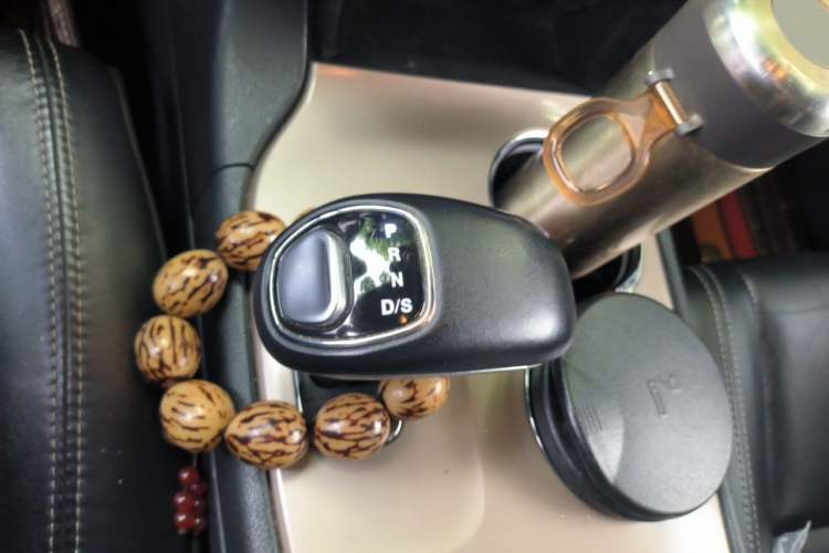 Used Jeep Grand Cherokee 2015 3.0TD Diesel Comfort Navigation Edition Gear Lever