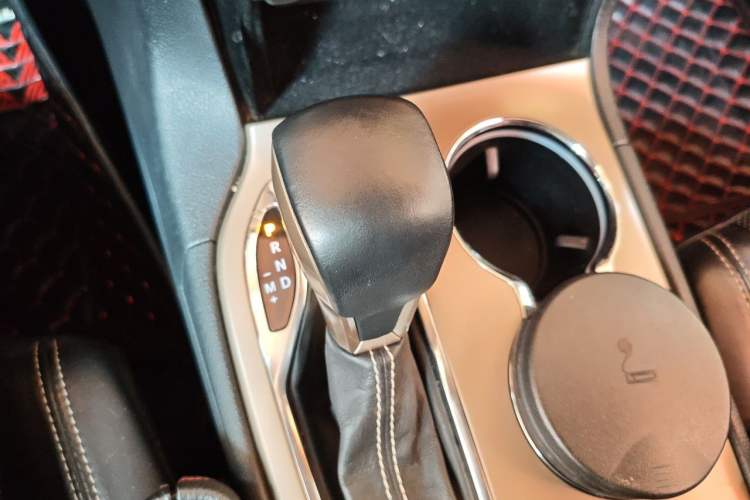 Used Jeep Grand Cherokee 2015 3.0L Elite Navigation Edition Gear Lever