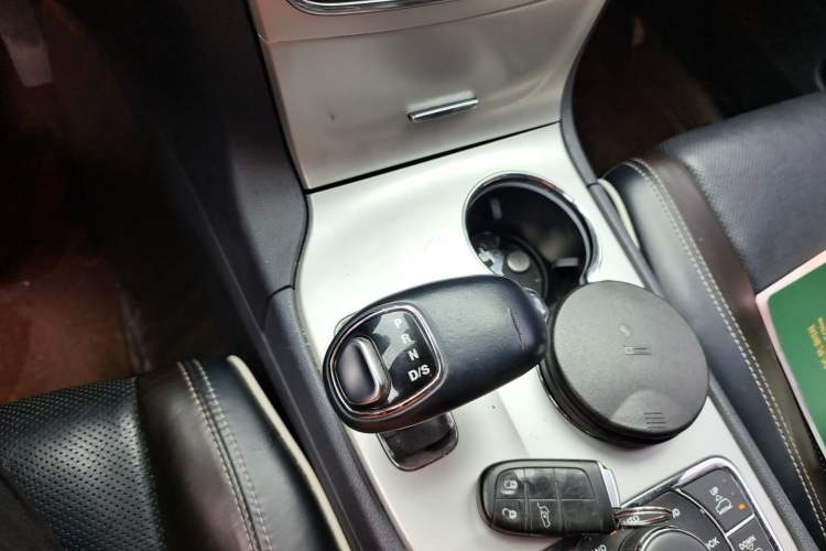 Used Jeep Grand Cherokee 2015 3.6L Luxury Navigation Edition Gear Lever