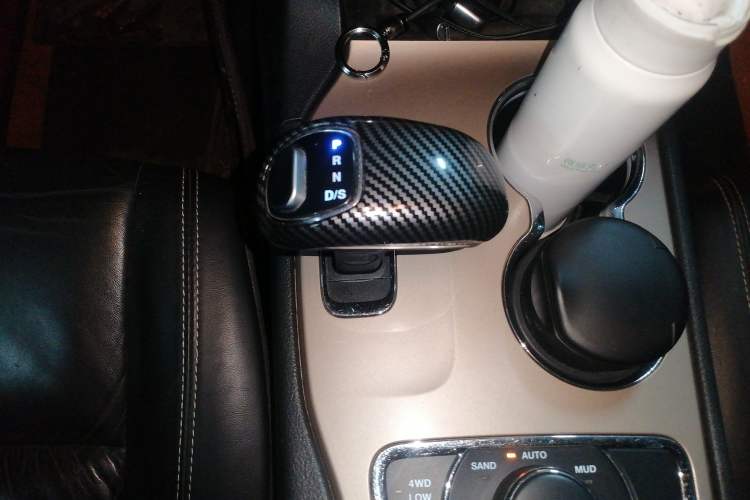 Used Jeep Grand Cherokee 2015 3.0TD Diesel Comfort Navigation Edition Gear Lever