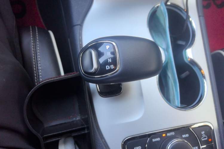 Used Jeep Grand Cherokee 2015 3.6L Luxury Navigation Edition Gear Lever
