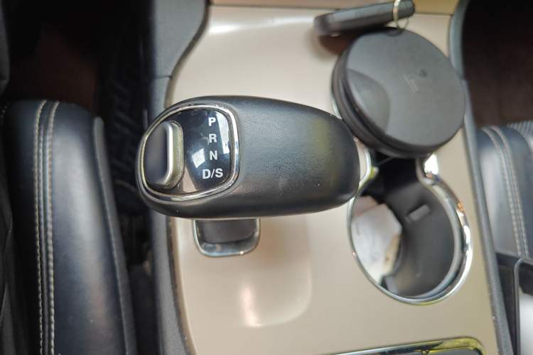 Used Jeep Grand Cherokee 2015 3.0L Elite Navigation Edition Gear Lever