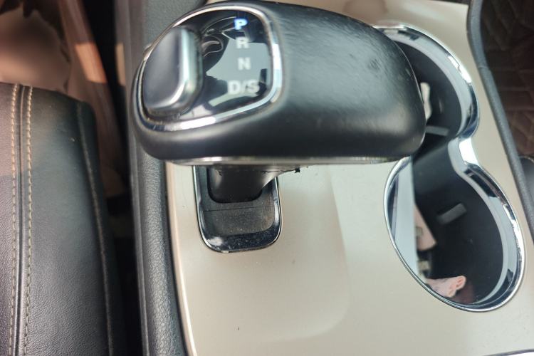 Used Jeep Grand Cherokee 2015 3.0L Comfort Navigation Edition Gear Lever