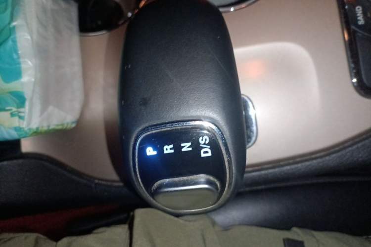 Used Jeep Grand Cherokee 2015 3.0TD Diesel Comfort Navigation Edition Gear Lever