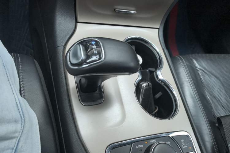 Used Jeep Grand Cherokee 2015 3.0TD Diesel Elite Navigation Edition Gear Lever