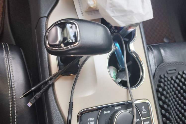 Used Jeep Grand Cherokee 2015 3.0L Elite Navigation Edition Gear Lever