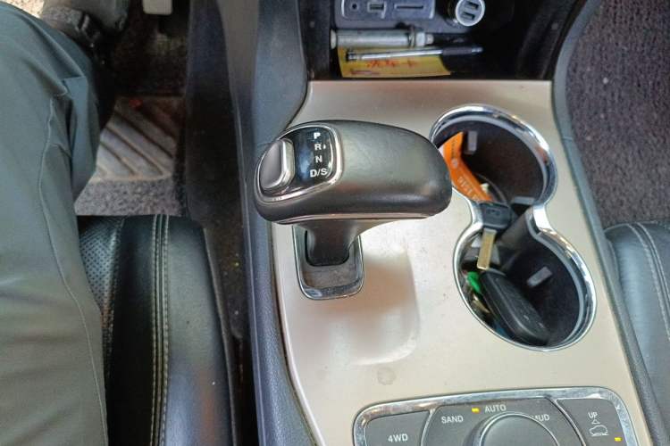 Used Jeep Grand Cherokee 2015 3.0L Elite Navigation Edition Gear Lever