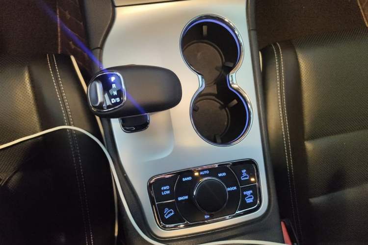 Used Jeep Grand Cherokee 2015 3.6L Elite Navigation Edition Gear Lever