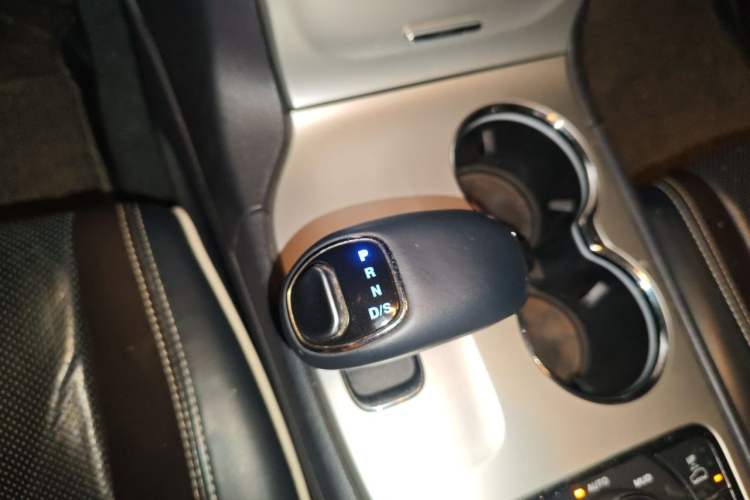 Used Jeep Grand Cherokee 2015 3.6L Elite Navigation Edition Gear Lever