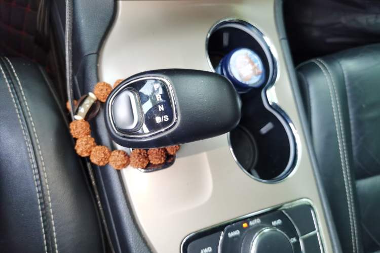 Used Jeep Grand Cherokee 2015 3.0TD Diesel Comfort Navigation Edition Gear Lever