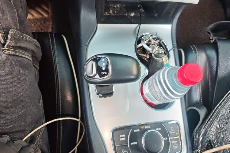 Used Jeep Grand Cherokee 2015 3.6L Luxury Navigation Edition Gear Lever