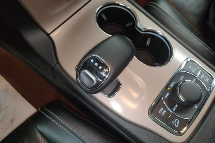 Used Jeep Grand Cherokee 2015 3.0L Elite Navigation Edition Gear Lever