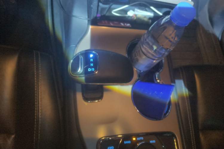 Used Jeep Grand Cherokee 2015 3.0L Comfort Navigation Edition Gear Lever