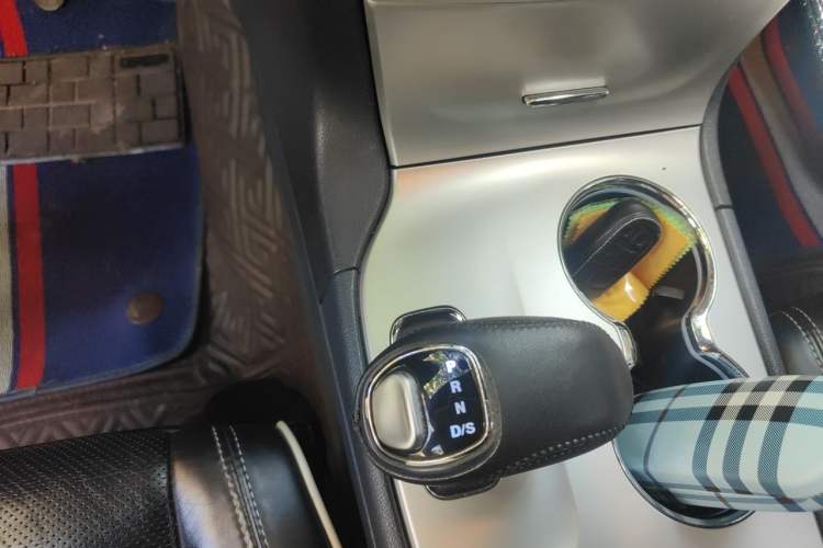 Used Jeep Grand Cherokee 2015 3.6L Luxury Navigation Edition Gear Lever