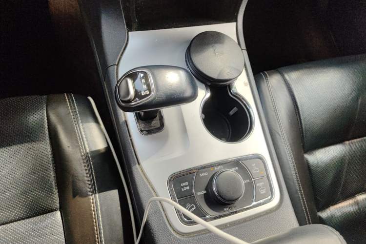 Used Jeep Grand Cherokee 2015 3.6L Elite Navigation Edition Gear Lever