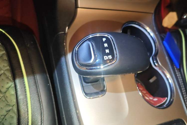 Used Jeep Grand Cherokee 2015 3.6L Elite Navigation Edition Gear Lever