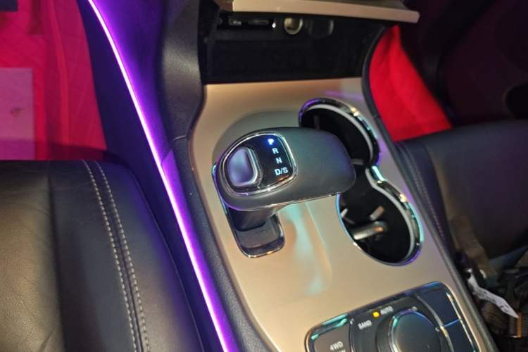 Used Jeep Grand Cherokee 2015 3.0L Comfort Navigation Edition Gear Lever
