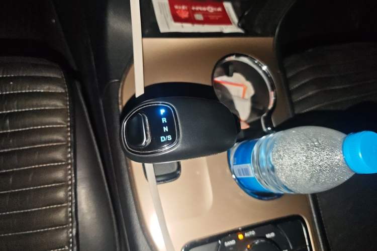 Used Jeep Grand Cherokee 2015 3.0L Comfort Navigation Edition Gear Lever