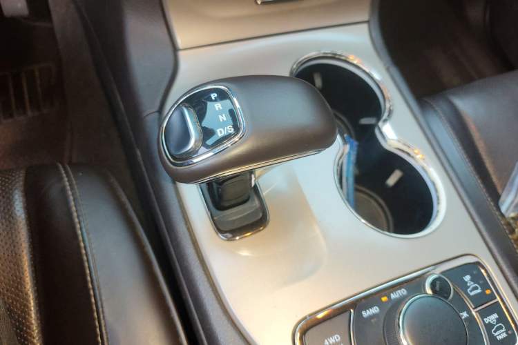 Used Jeep Grand Cherokee 2015 3.6L Flagship Prestige Edition Gear Lever