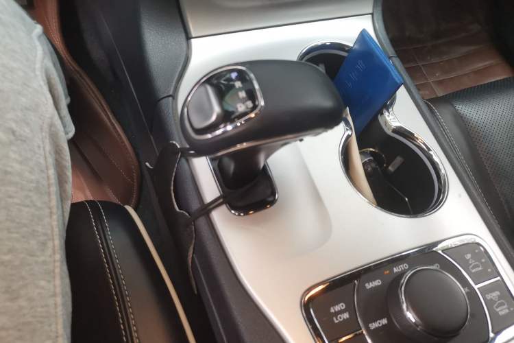 Used Jeep Grand Cherokee 2015 3.6L Luxury Navigation Edition Gear Lever