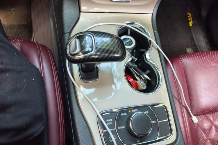 Used Jeep Grand Cherokee 2015 3.0L Comfort Navigation Edition Gear Lever