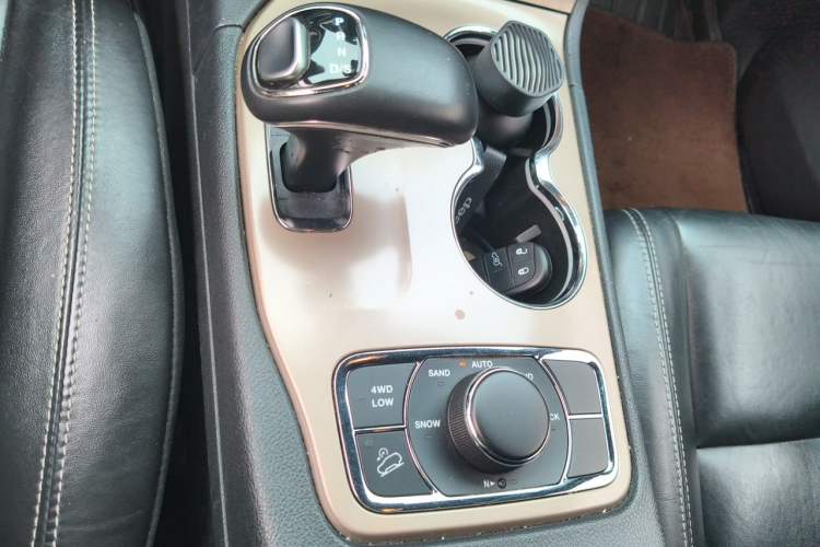 Used Jeep Grand Cherokee 2015 3.0L Elite Navigation Edition Gear Lever