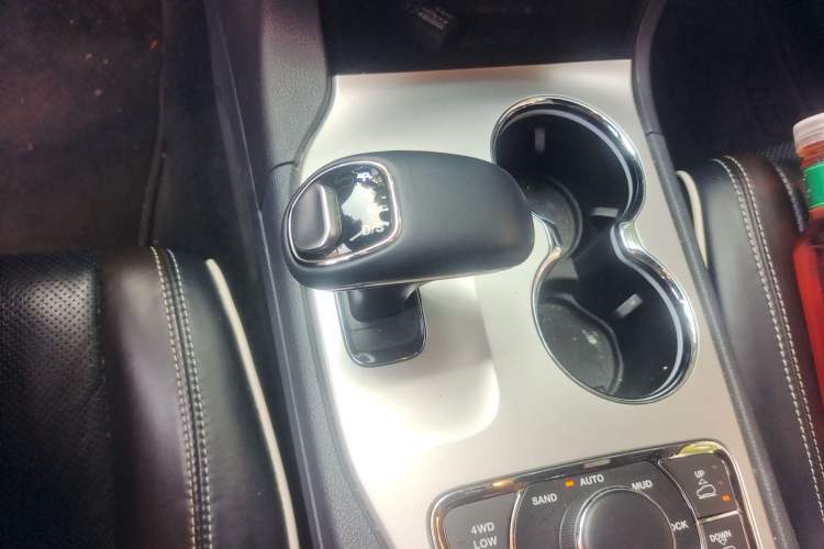 Used Jeep Grand Cherokee 2015 3.6L Luxury Navigation Edition Gear Lever