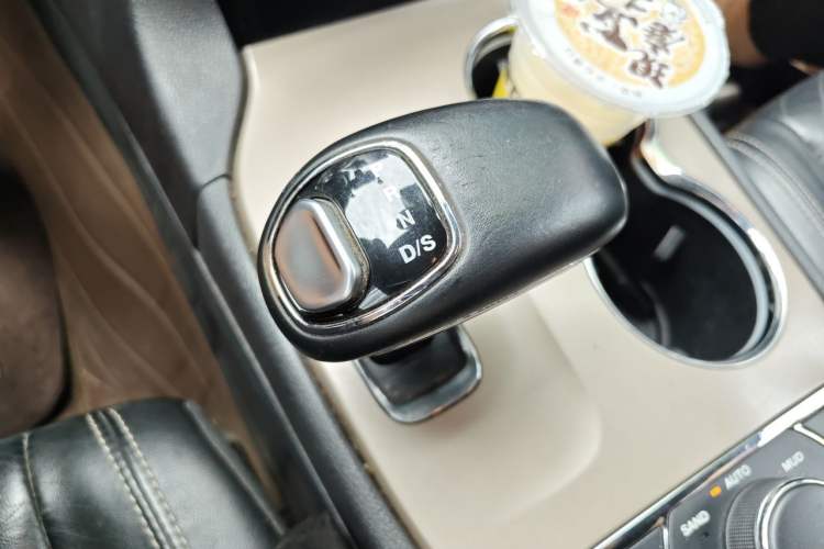 Used Jeep Grand Cherokee 2015 3.0TD Diesel Comfort Navigation Edition Gear Lever