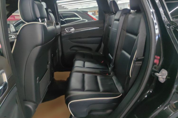 Used Jeep Grand Cherokee 2015 3.6L Luxury Navigation Edition Interior 1