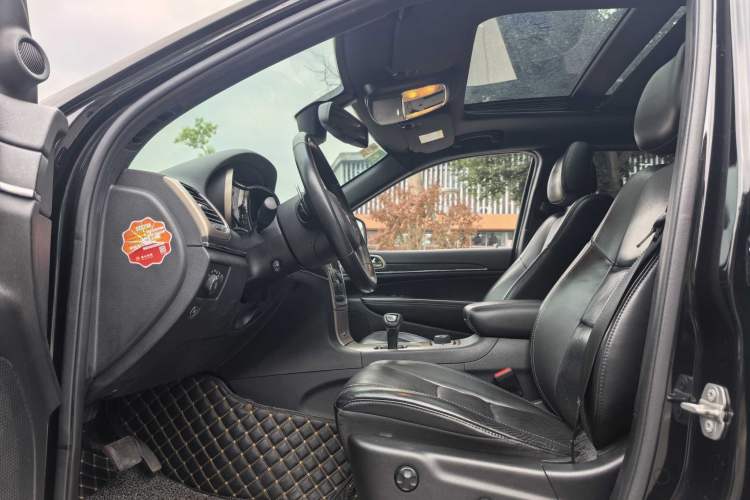 Used Jeep Grand Cherokee 2015 3.0L Elite Navigation Edition Interior 1